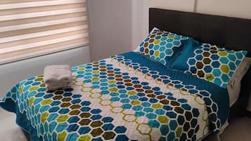 1 habitación, tabla de planchar con plancha, wifi y ropa de cama