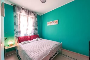 2 bedrooms, iron/ironing board