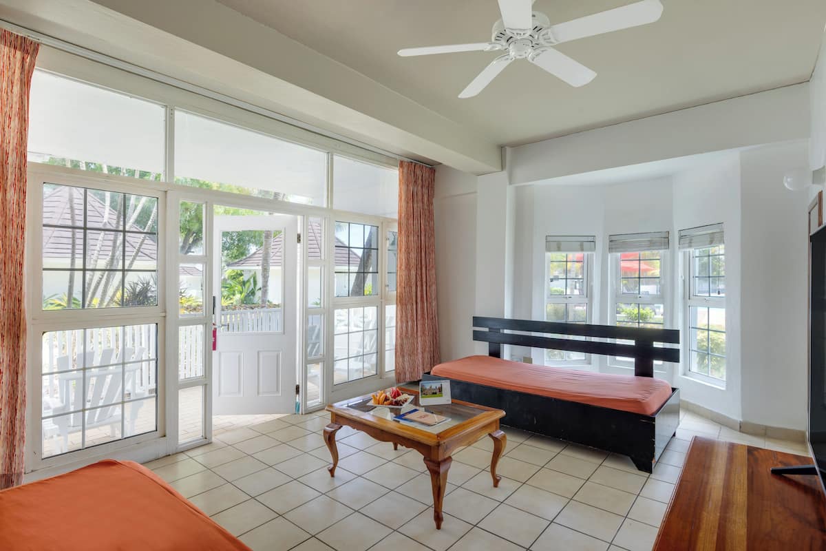 Junior Suite | Desk, iron/ironing board, free WiFi, bed sheets