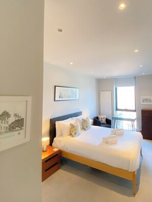 2 chambres, fer et planche à repasser, Wi-Fi gratuit, draps fournis