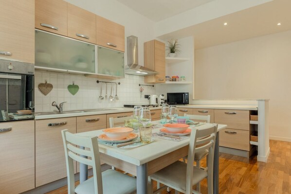 Fridge, microwave, dishwasher, toaster