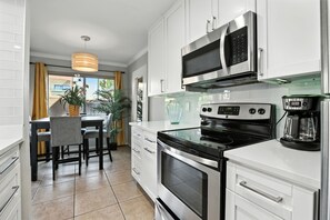 Micro-ondes, four, plaque de cuisson, lave-vaisselle