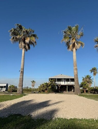 Private RV Pad w/fishing access close to beach!