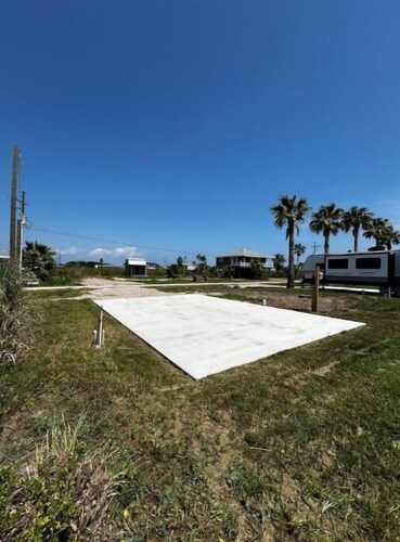 Huge RV Campsite less than a mile from the beach!