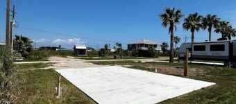 Huge RV Campsite less than a mile from the beach!