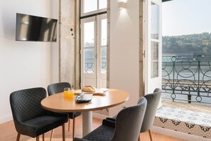 Dining - luxury stay Families or friends Douro river&sunset (Porto)