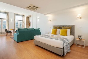 3 bedrooms, desk, iron/ironing board, travel cot - luxury stay Families or friends Douro river&sunset (Porto)