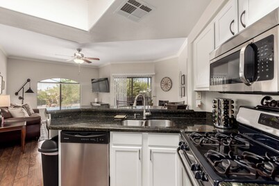 King, Queen & 2 Twins-Cardinals/Dodgers/Whites Sox Close w/Fitness, Heated Pool!