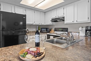 Mikrowelle, Ofen, Herdplatte, Geschirrspüler