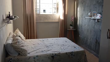 2 chambres, fer et planche à repasser, Wi-Fi, draps fournis