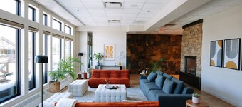 Sevenfold | Sleeps 20 | Luxe 7BR Retreat + Hot Tub