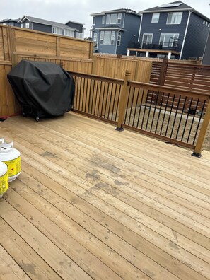 Property grounds - 
Cozy guest suite, walking trails (Calgary)