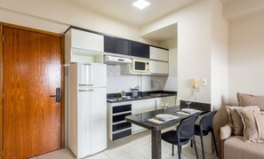 Basic Apartment | Private kitchen | Cookware/dishes/utensils