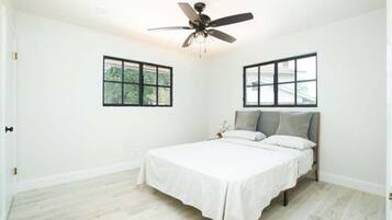 4 slaapkamers, een kluis op de kamer, een bureau