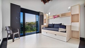 Smart TV, fireplace, stereo - Charming 4-bedroom house with WiFi and AC in beautiful Tres Puertas (TRES PUERTAS)