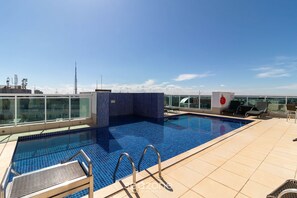 Apartemen Basic | Kolam renang | Kolam renang outdoor