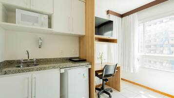 Apartamento básico | Cozinha privada | Talheres/pratos/utensílios de cozinha