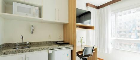 Cookware/dishes/utensils