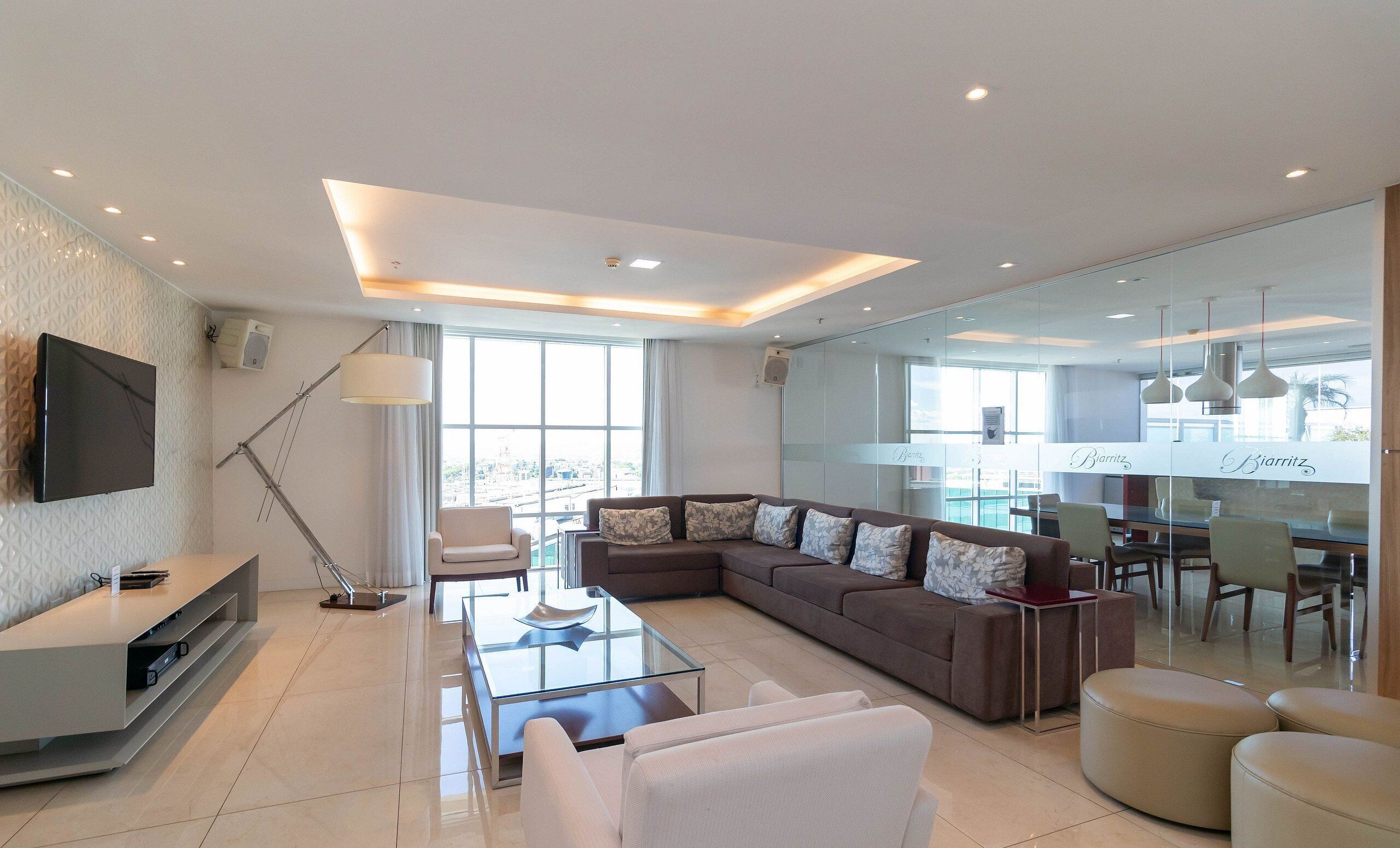 Apartamento básico | Área de estar | Smart TV 32 polegadas com canais digitais