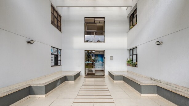A spacious, modern hallway with a central staircase leading to an upper level. - Comfortable Apartment, Lago Norte Bvt0418 (Lago Norte)