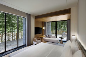 Suite, 1 très grand lit et 1 canapé-lit, balcon, vue lac