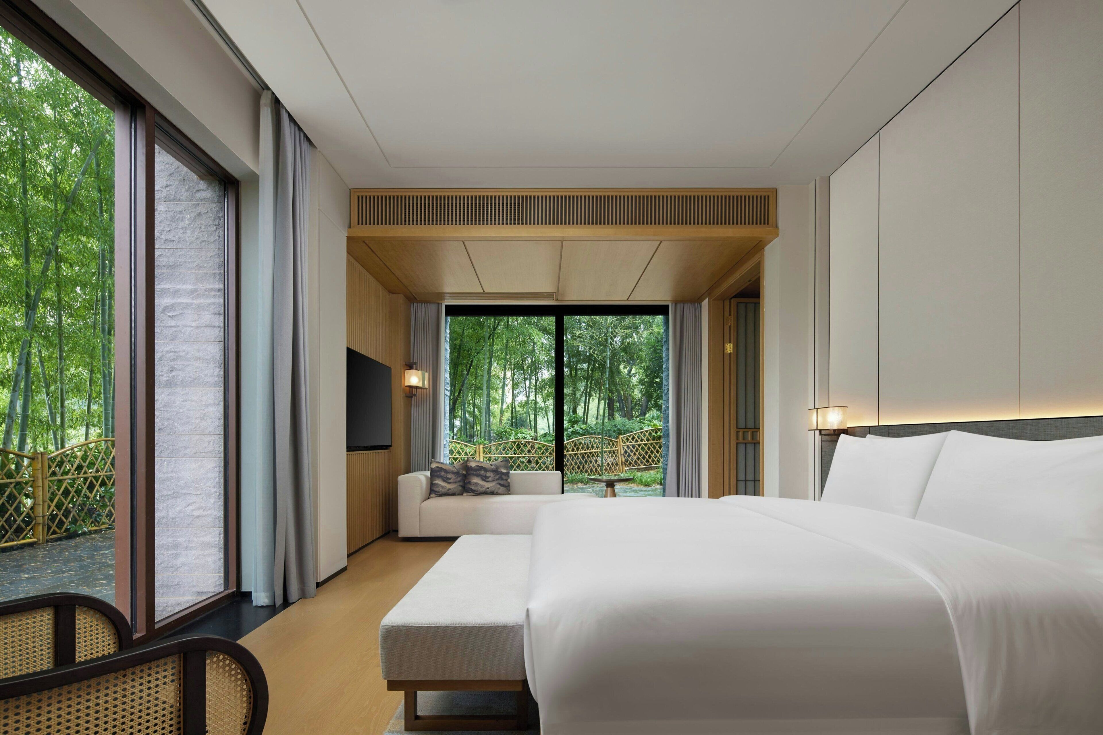 Hochwertige Bettwaren, Daunenbettdecken, kostenlose Minibar, Zimmersafe