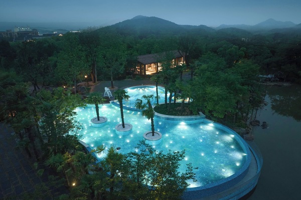 Seasonal outdoor pool