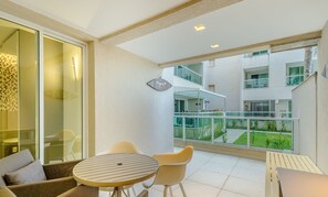 รับประทานอาหารกลางแจ้ง