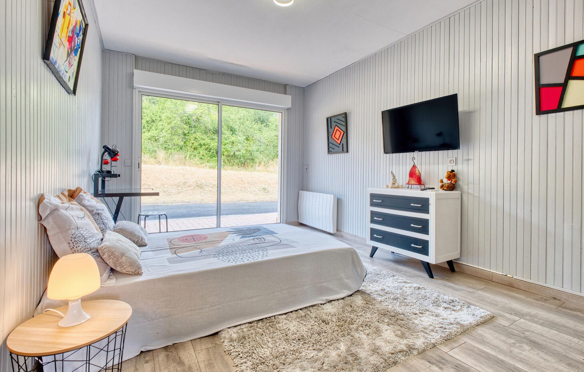 3 bedrooms, iron/ironing board, travel crib, free WiFi