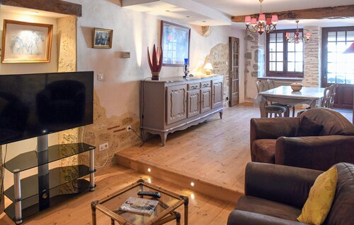 Pet friendly home in Aiguillon with WiFi