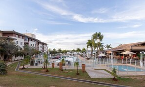 حمّام سباحة خارجي