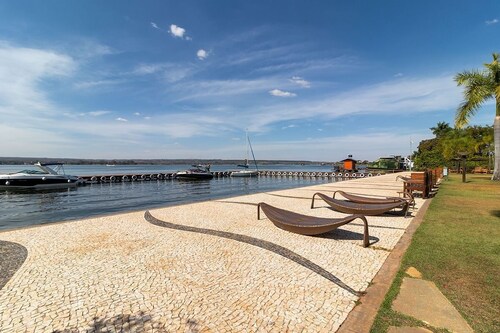 Apt Facing Lake Paranoa - Clr314