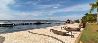 Apt Facing Lake Paranoa - Clr314