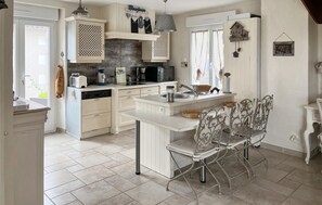 Frigorifero, forno, piano cottura, lavastoviglie