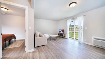 1 habitación, tabla de planchar con plancha, wifi y ropa de cama