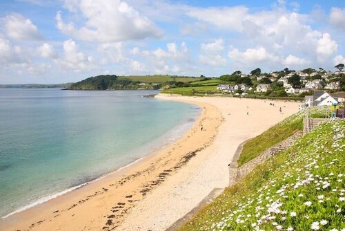 Carnmarth - central but quiet newly modernised 3 bed - stylish, light and fresh.