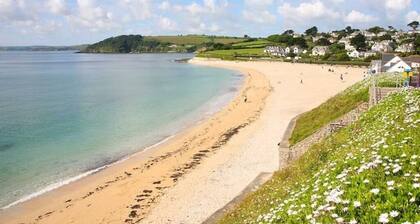 Carnmarth - central but quiet newly modernised 3 bed - stylish, light and fresh.