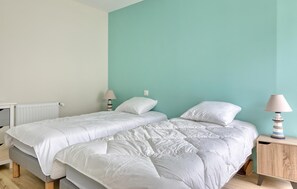 2 bedrooms, travel cot, free WiFi