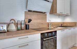 Refrigerador, horno, lavavajillas, cafetera/tetera