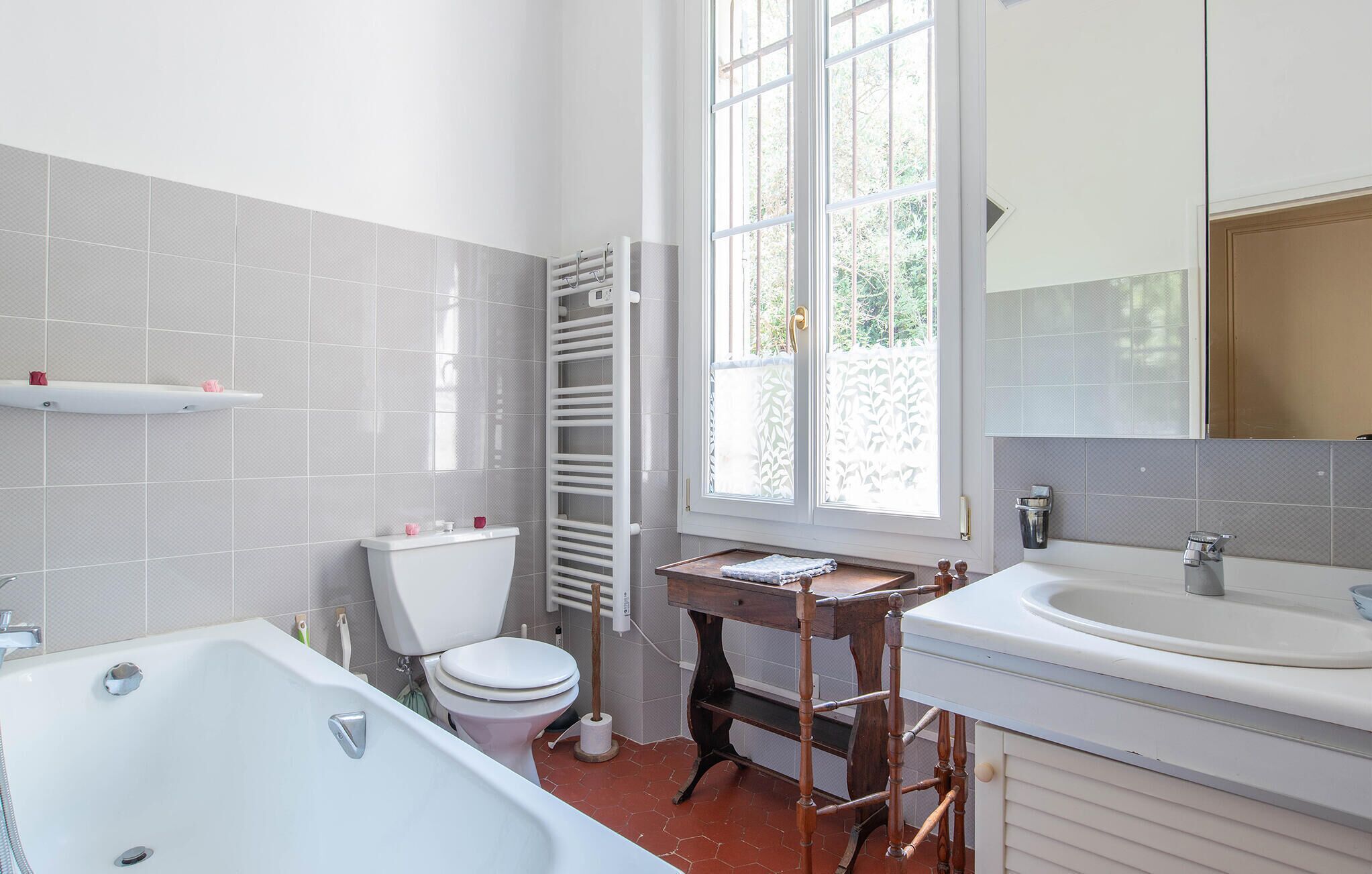 A bathroom with a bathtub, toilet, and sink.