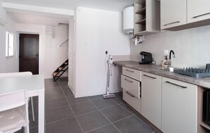 Fridge, microwave, stovetop, cookware/dishes/utensils