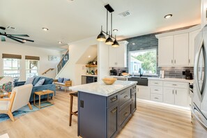 House, Multiple Beds, Pool Access, Pool View (Hidden Paradise) | Interior