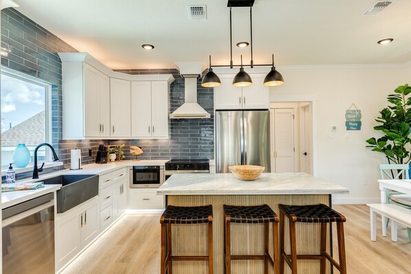House, Multiple Beds, Pool Access, Pool View (Hidden Paradise) | Private kitchen