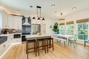 House, Multiple Beds, Pool Access, Pool View (Hidden Paradise) | Private kitchen
