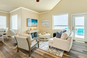 House, Multiple Beds, Balcony, Ocean View (Twin Palms Paradise) | Living area | 40-inch TV with digital channels - Twin Palms Paradise (Galveston)