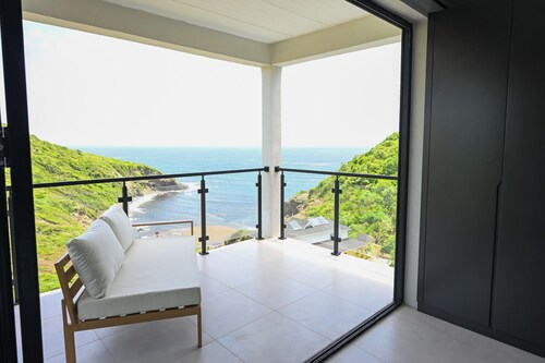 Villa Jasiri - Breathtaking Beachfront Ocean View!