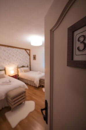 Iron/ironing board, WiFi, bed sheets
