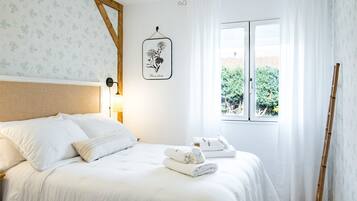 3 chambres, fer et planche à repasser, Wi-Fi, draps fournis