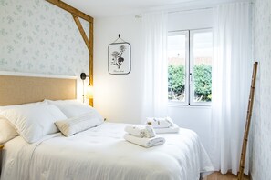 3 bedrooms, iron/ironing board, WiFi, bed sheets