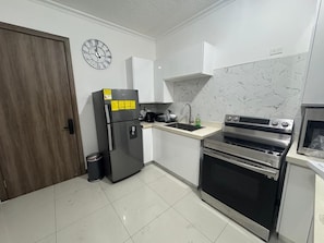 Fridge, microwave, oven, stovetop